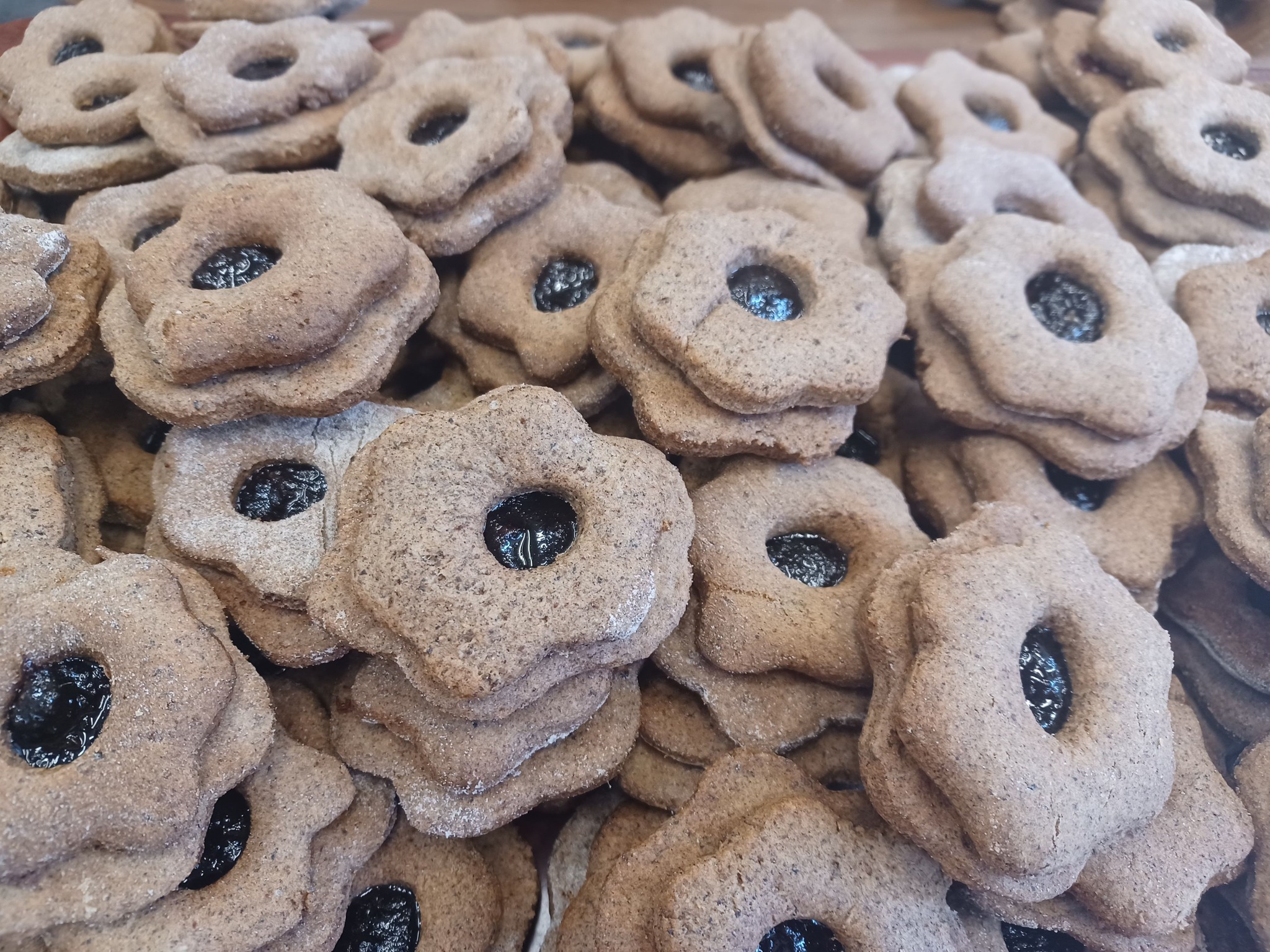 Students on Croatian island producing carob syrup, jelly, cookies and other delightsStudents on Croatian island producing carob syrup, jelly, cookies and other delights