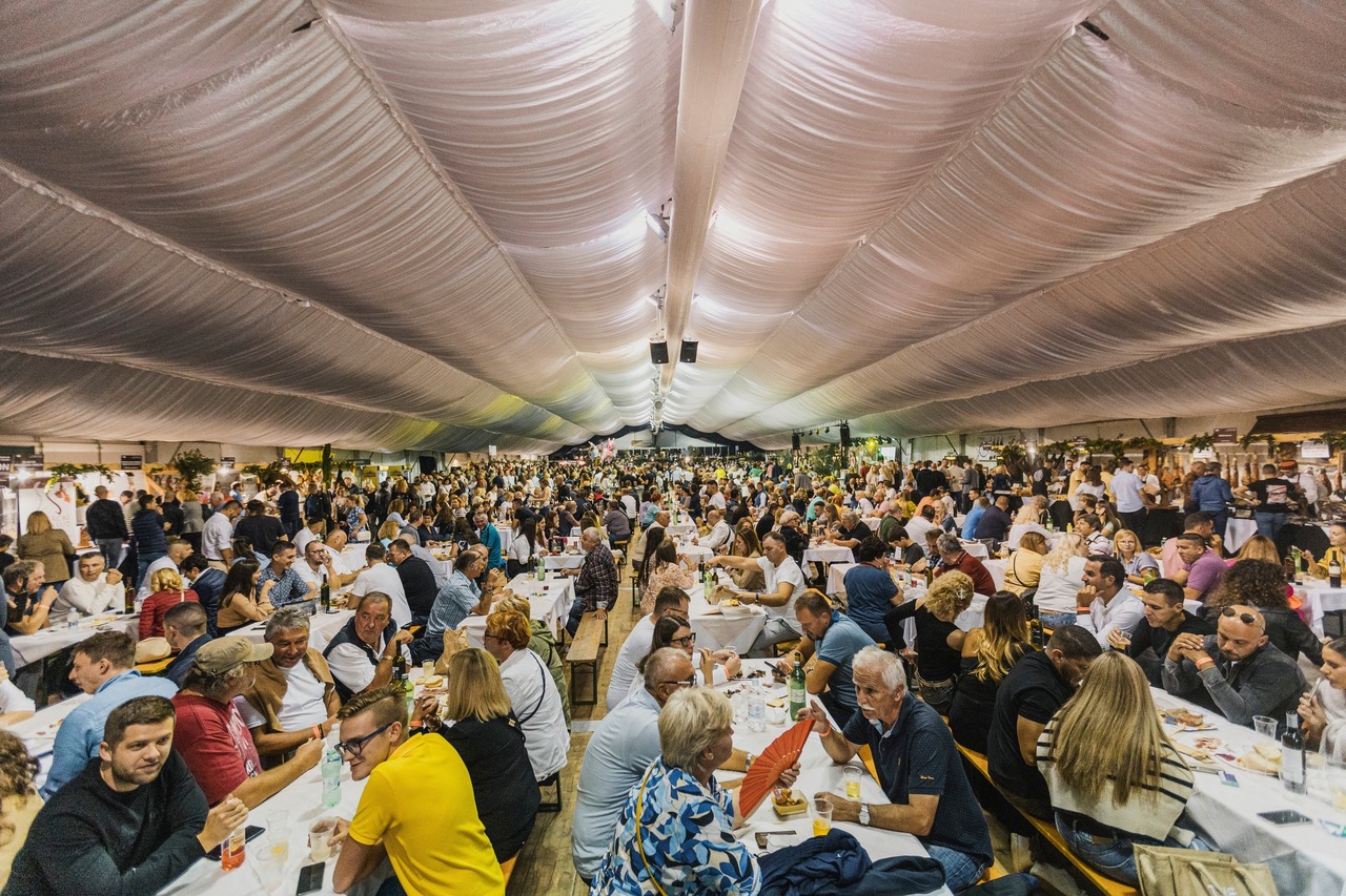 23,000 turn out to big Croatian pršut festival