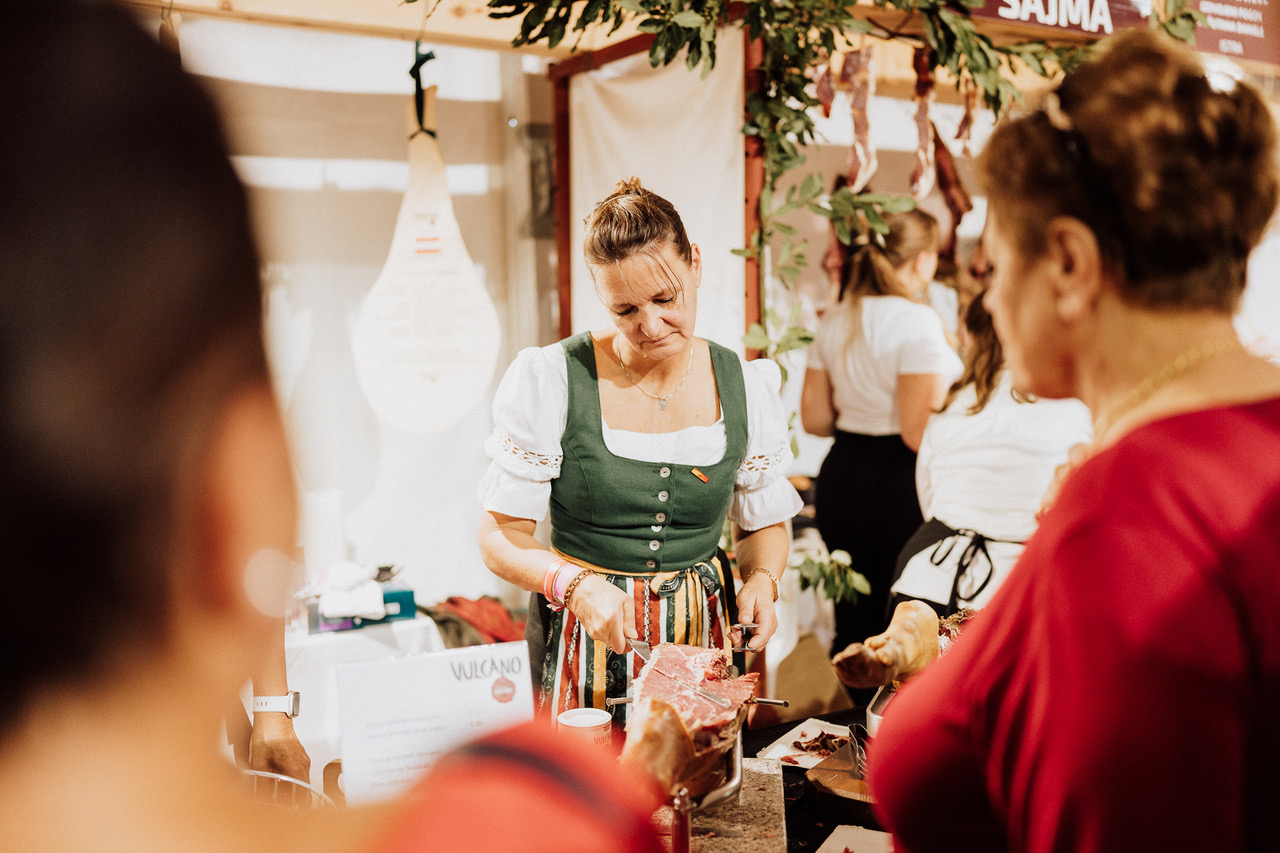 23,000 turn out to big Croatian pršut festival