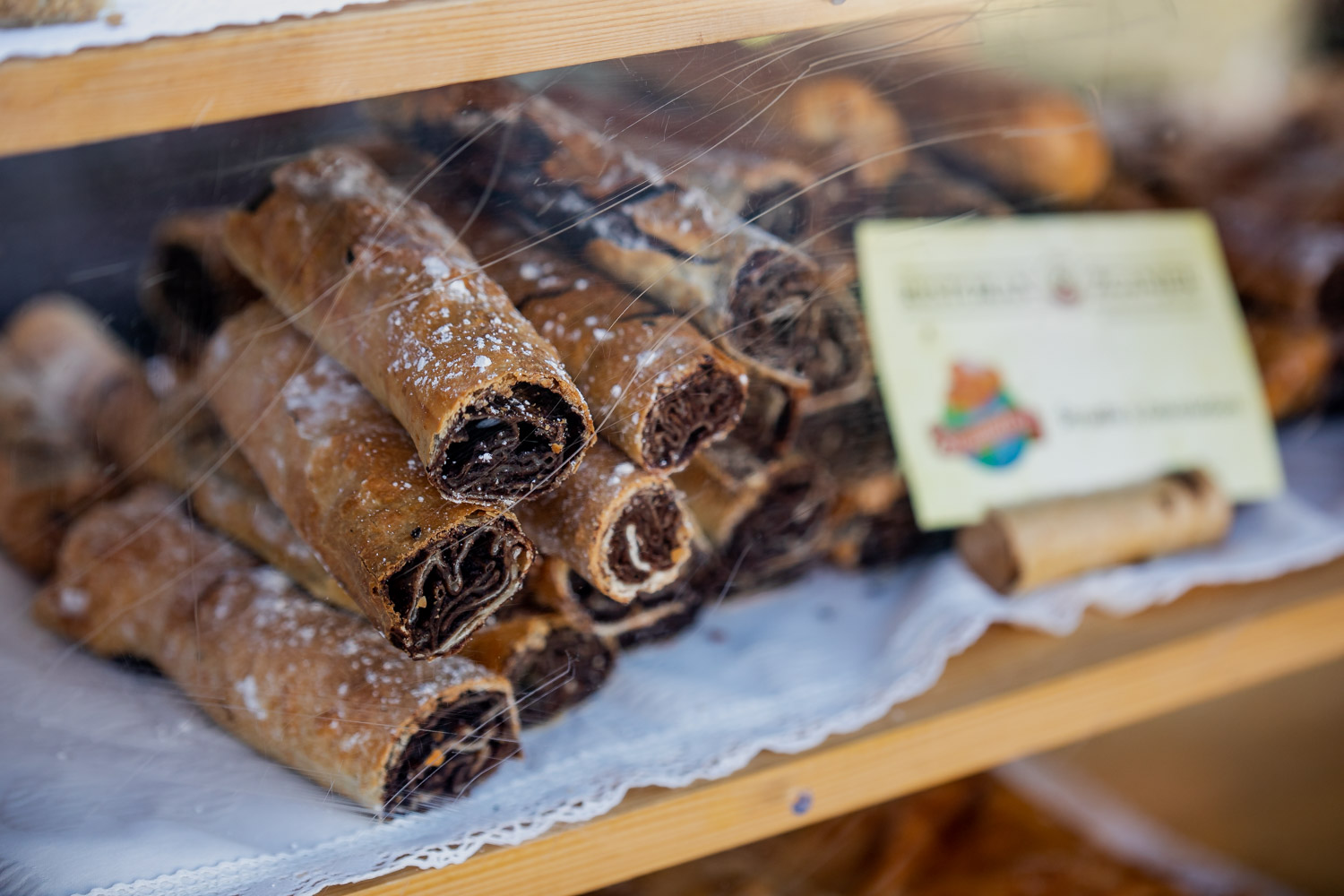 Thousands turn out as Croatian strudel fest opens