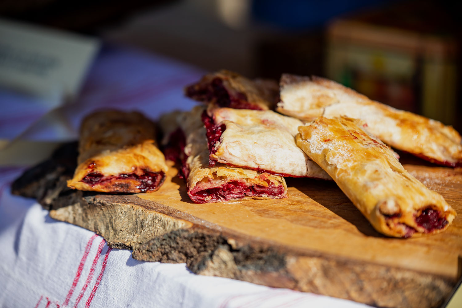 Thousands turn out as Croatian strudel fest opens