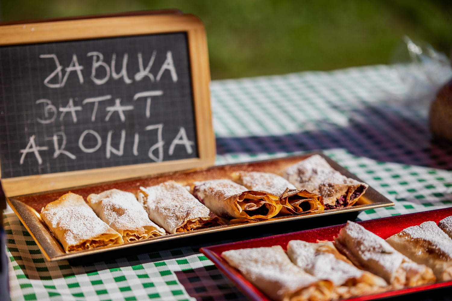 Thousands turn out as Croatian strudel fest opens