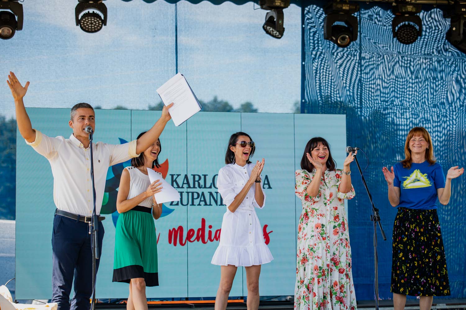 Thousands turn out as Croatian strudel fest opens