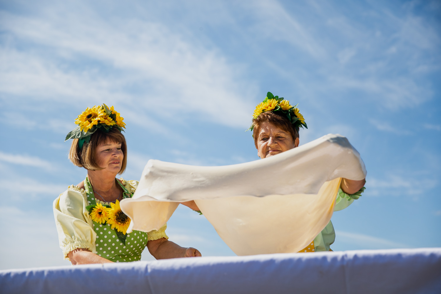 Thousands turn out as Croatian strudel fest opens