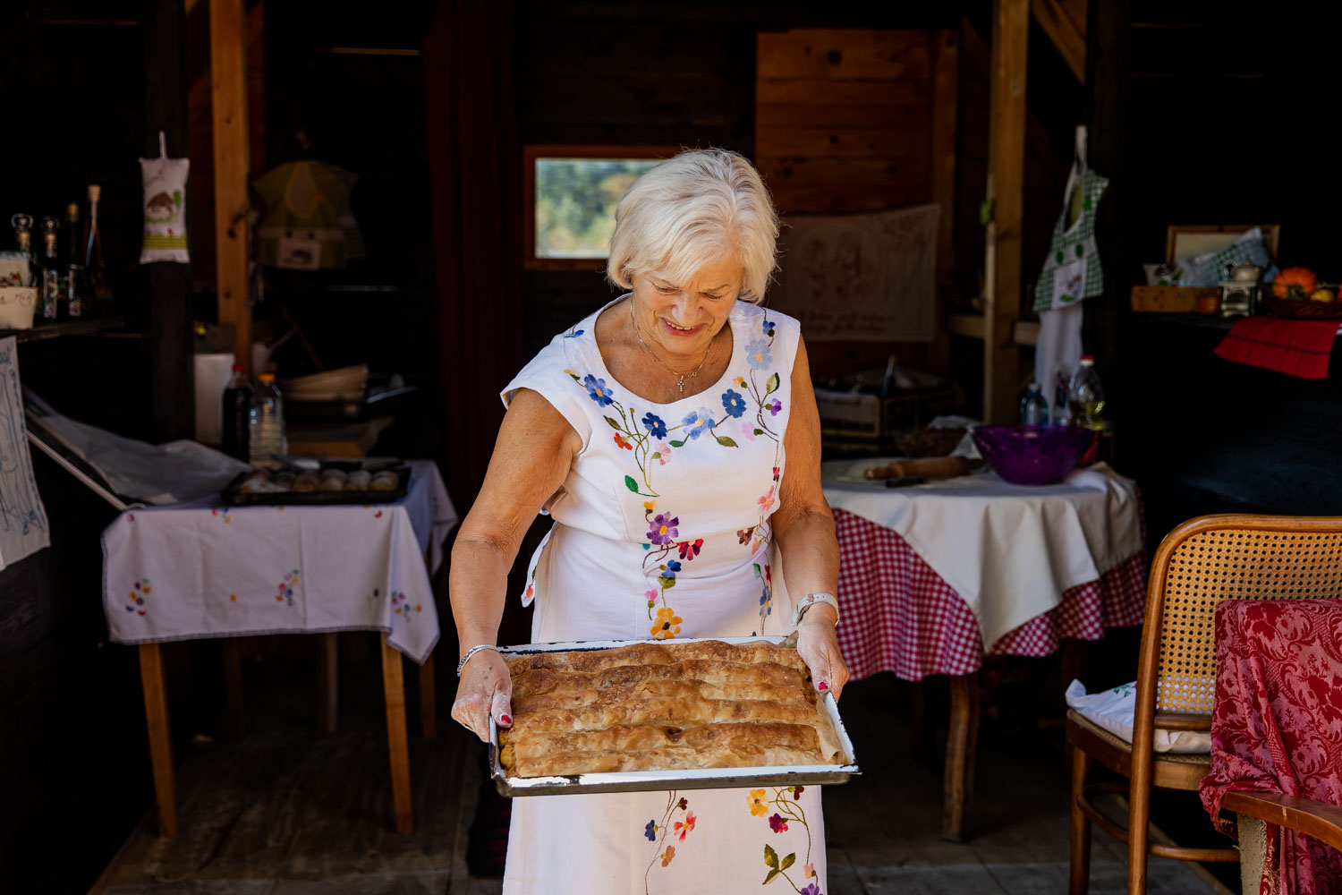 Thousands turn out as Croatian strudel fest opens