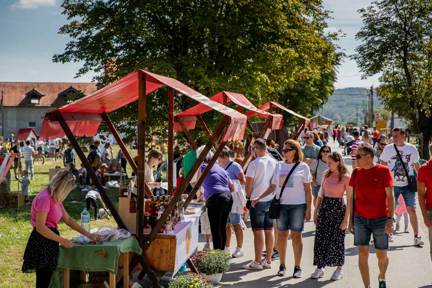 PHOTOS: Thousands turn out as Croatian strudel fest opens