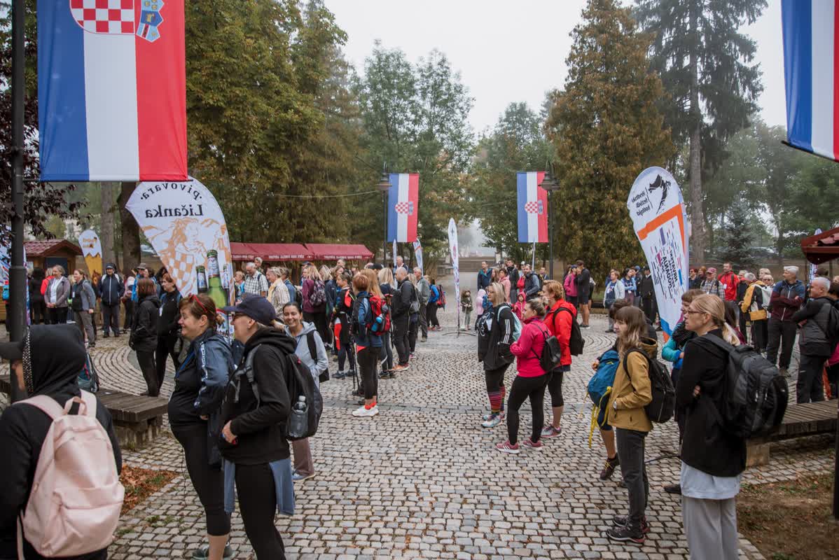 Over 1,000 people from 16 countries gather in Lika for Croatian Walking Festival 