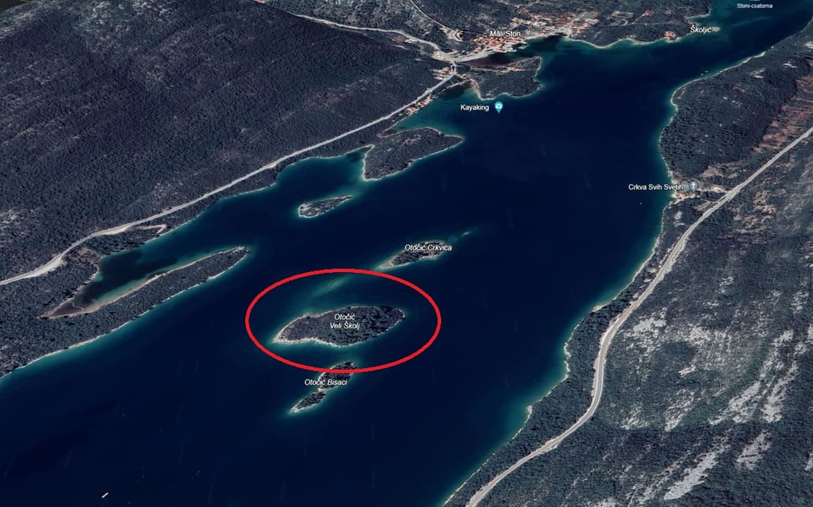 A small Croatian island in the Malostonski Bay is up for sale. 

The uninhabited island of Veliki Školj spans 21,677 square meters in the Malostonski Bay near Dubrovnik. The agency facilitating the sale highlights its suitability for glamping, naturism, weddings, private parties, team building, oyster tastings, and more.

The island features a pine forest and a stone house built before 1968. Additionally, it has its own potable water source. 

While any new construction is prohibited on the island, registering a Family Farm (OPG) allows the possibility of building another small stone house and planting olive groves or other crops.

The price for acquisition is three million and 250 thousand euros. 

When considering the purchase of an island in Croatia, it's important to note that on most of them, any construction is forbidden due to their classification as wooded or agricultural land. The only exception is the establishment of a business; however, only agricultural facilities such as cellars, fruit and vegetable storage, greenhouses, barns, etc., are allowed.

Furthermore, if you are buying an island for your own privacy, it's essential to be aware that you cannot prohibit others from swimming on the island's beaches, accessing the shore, or navigating near the island, reports Morski.hr.