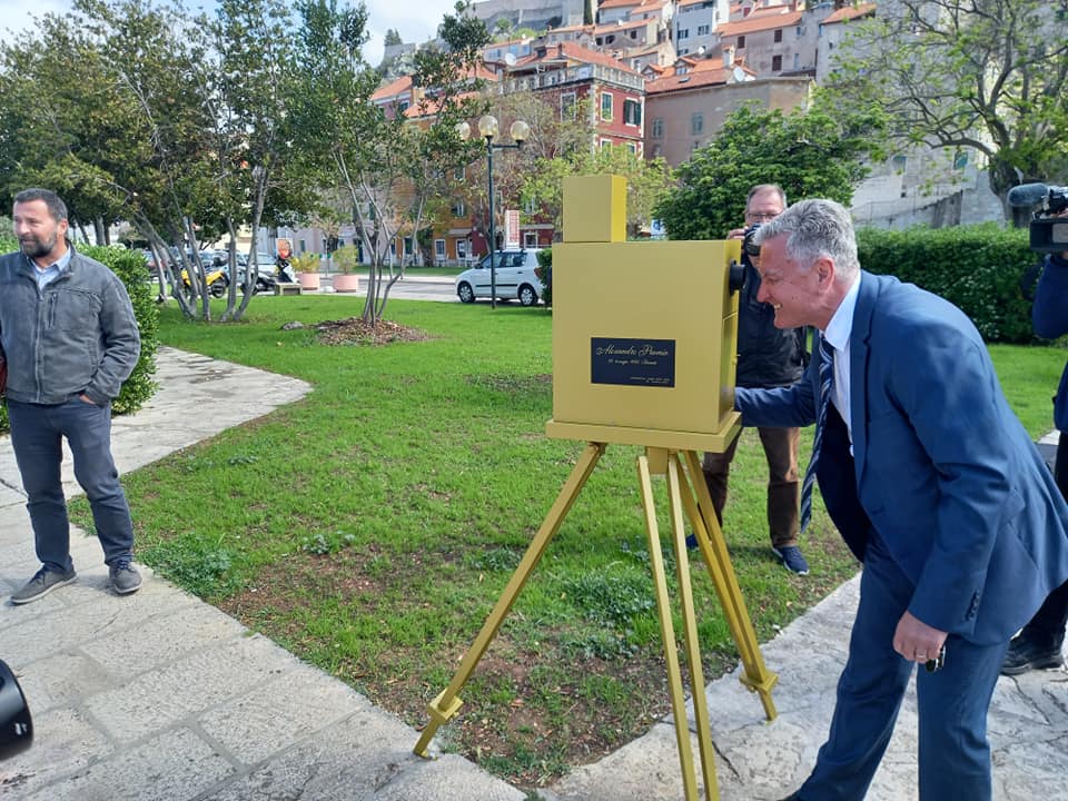 Replica of camera used to shot oldest film footage in Croatia goes up in Šibenik