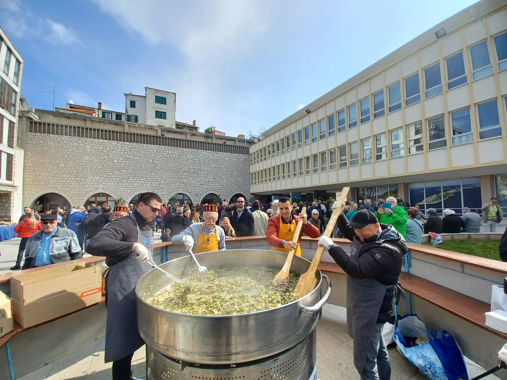 Traditional Easter Monday breakfast for locals and tourists held in Šibenik