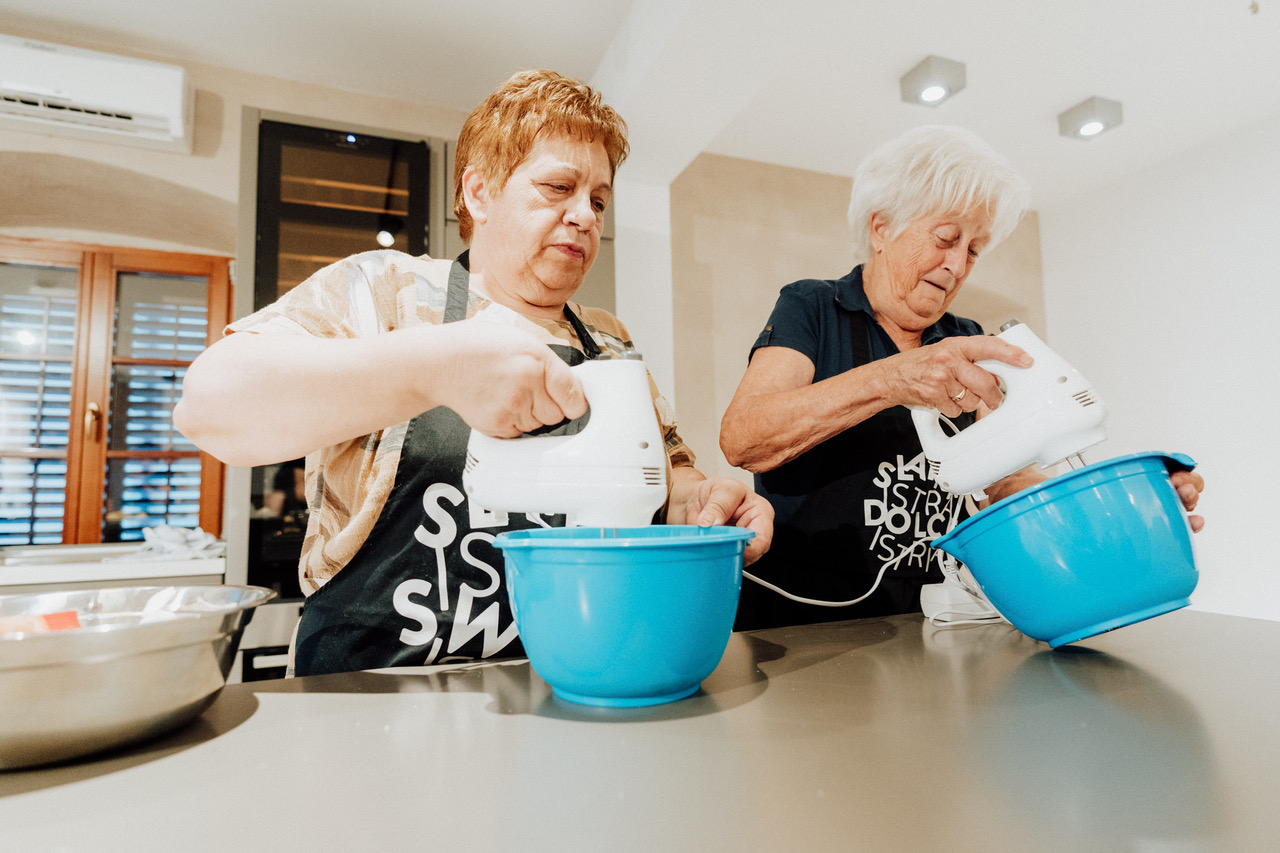 World’s largest ever cukerančić 241 traditional cakes presented at "Sweet Istria"