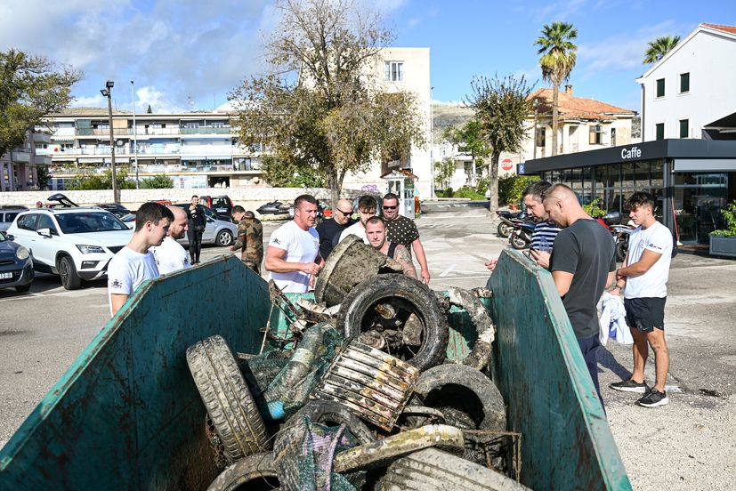  Big seabed cleanup in Trogir removes marine waste 