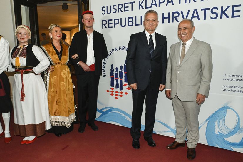 Croatian klapa groups from all over the world gather in Zagreb for memorable night 
